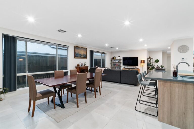 5 Dakota Street gallery