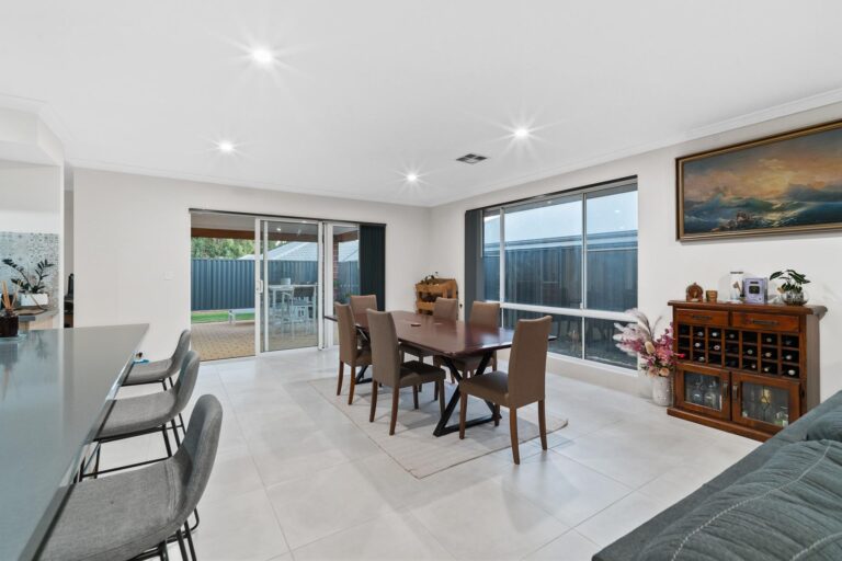 5 Dakota Street gallery