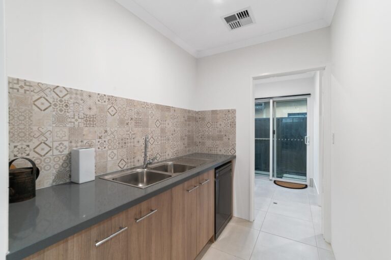 5 Dakota Street gallery