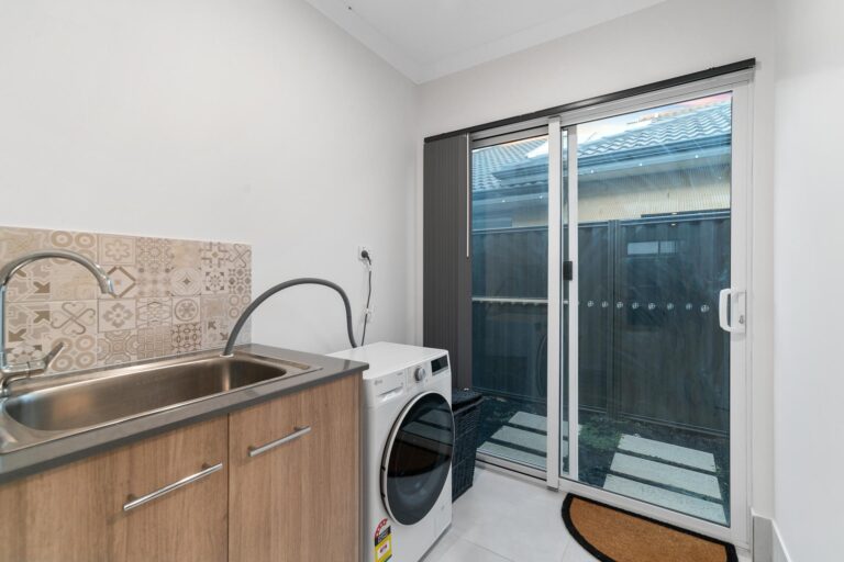 5 Dakota Street gallery