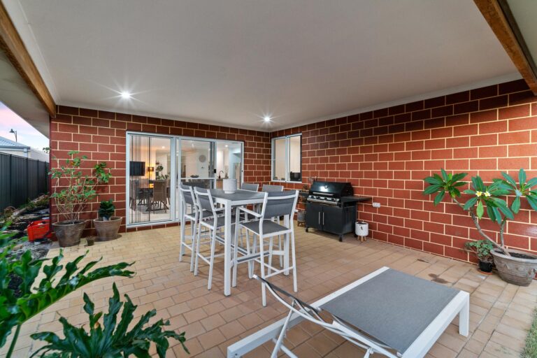 5 Dakota Street gallery