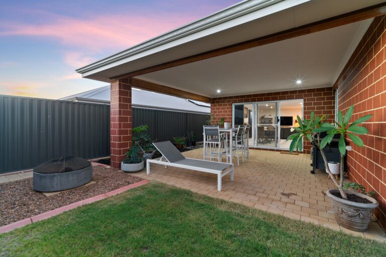 5 Dakota Street gallery