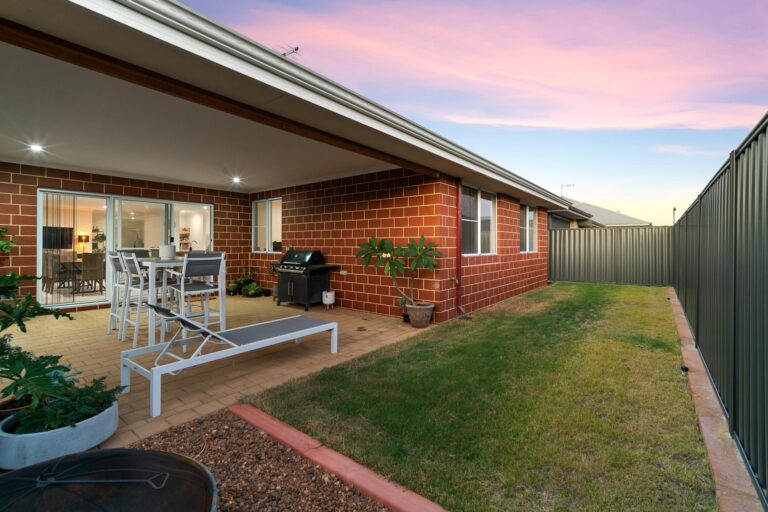 5 Dakota Street gallery