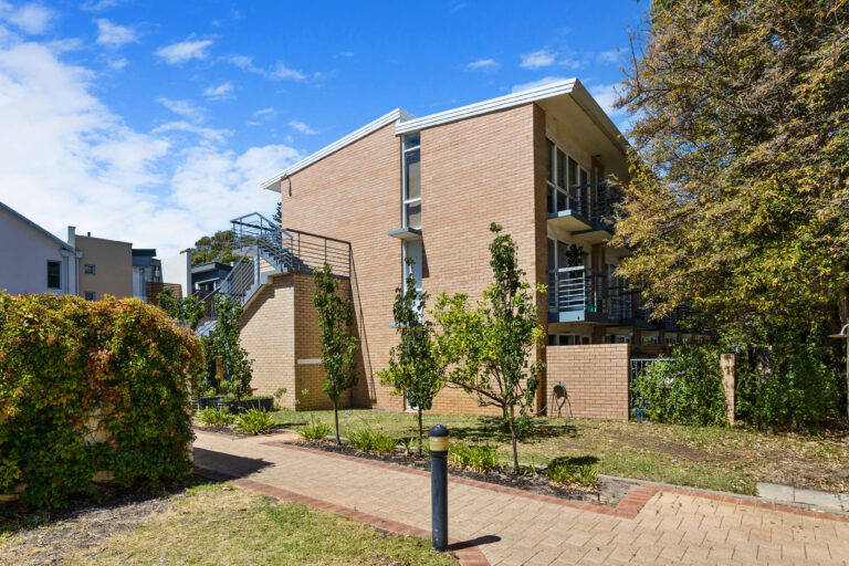 13/14 Mcnamara Way gallery