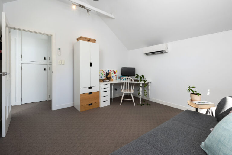 House 2/16 Mather Road gallery
