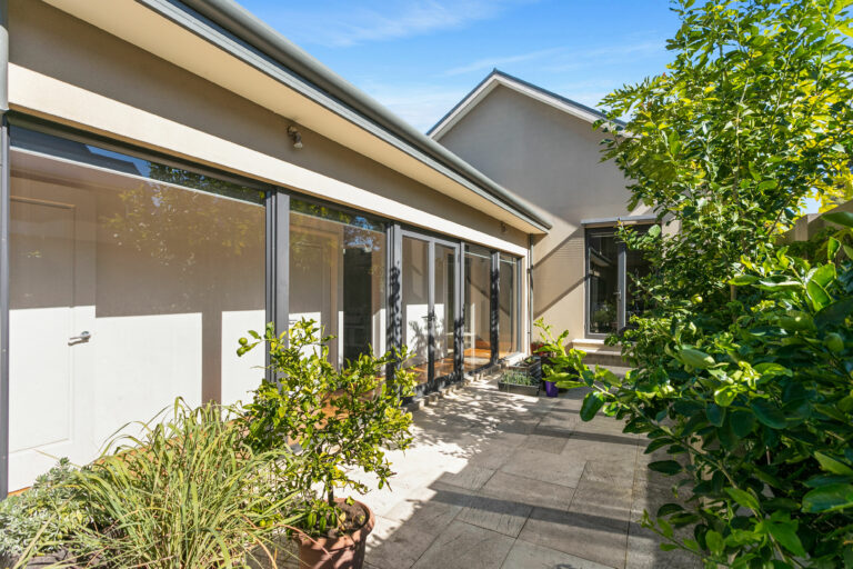 36A Smyth Road gallery