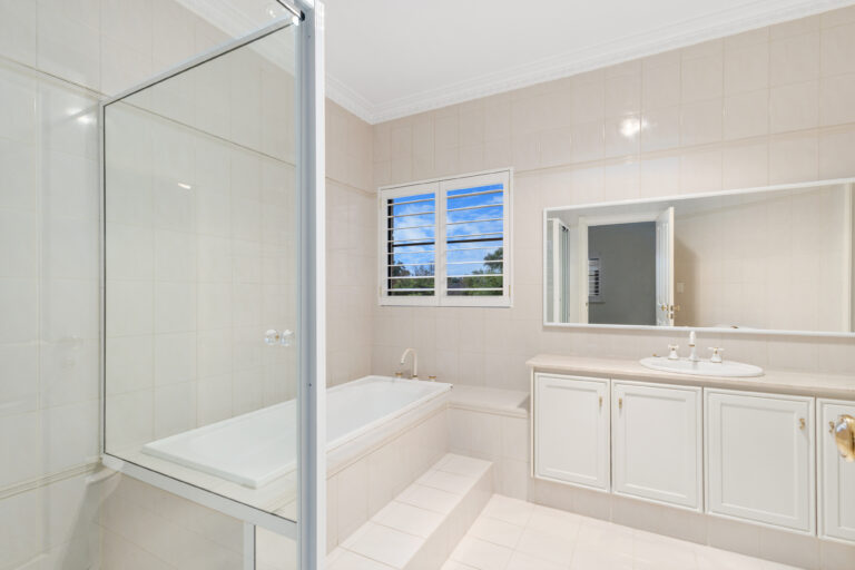 6/101 Bindaring Parade gallery