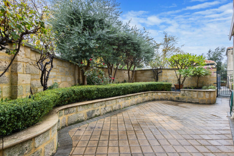 6/101 Bindaring Parade gallery