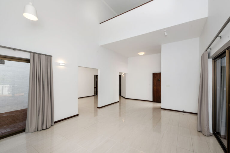 77 Kingsway gallery