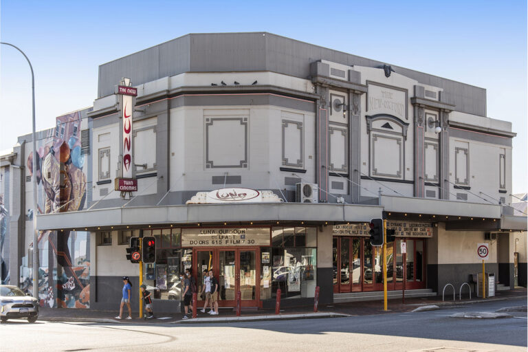 6 Carlton Street gallery