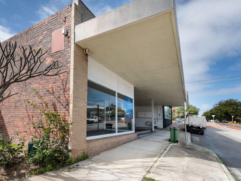 10/82-84 Nanson Street gallery