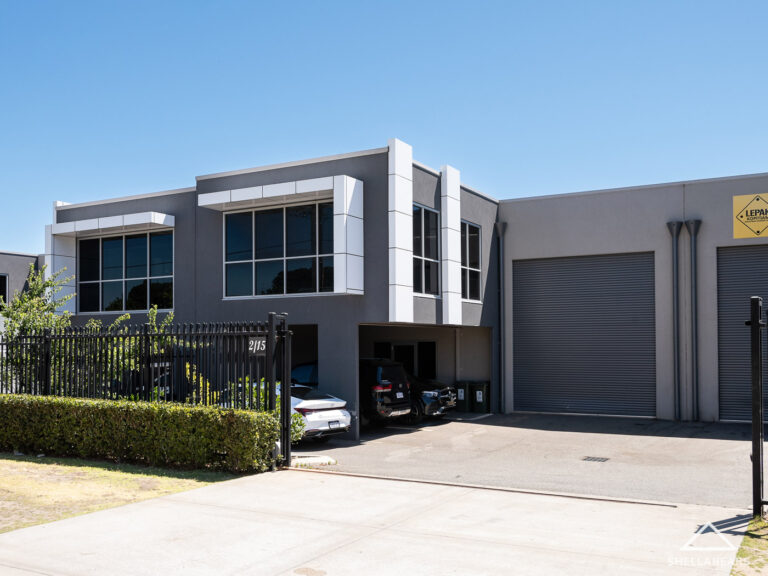 2/15 Bowen Street gallery