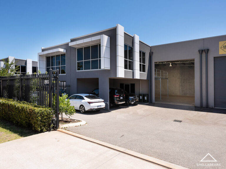 2/15 Bowen Street gallery
