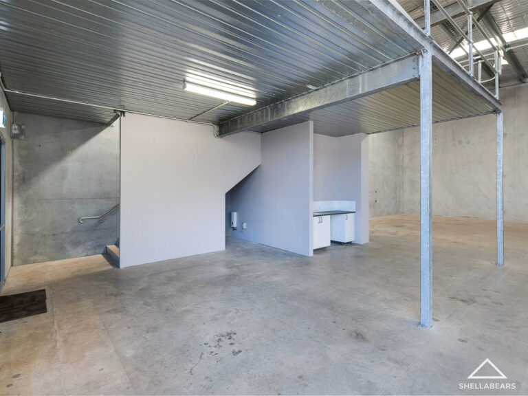 2/15 Bowen Street gallery