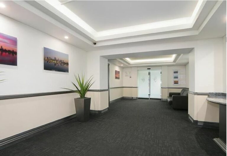 4N/9 Parker Street gallery