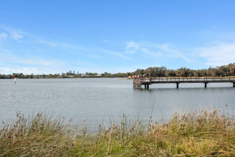 261A Riverton Drive North gallery