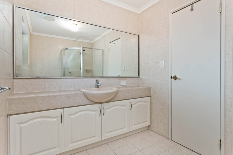 17 Meriwa Street gallery