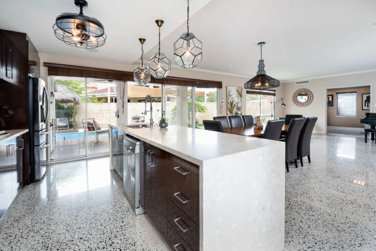 261A Riverton Drive North gallery