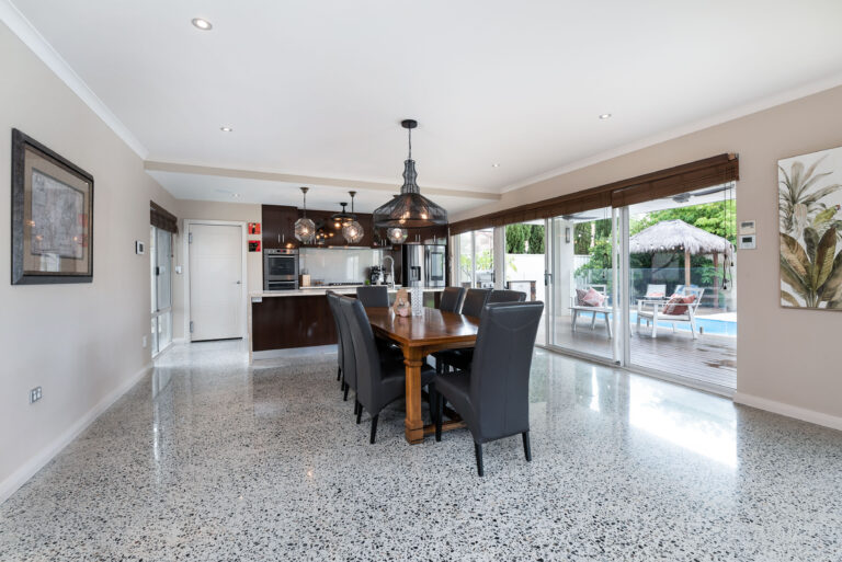 261A Riverton Drive North gallery