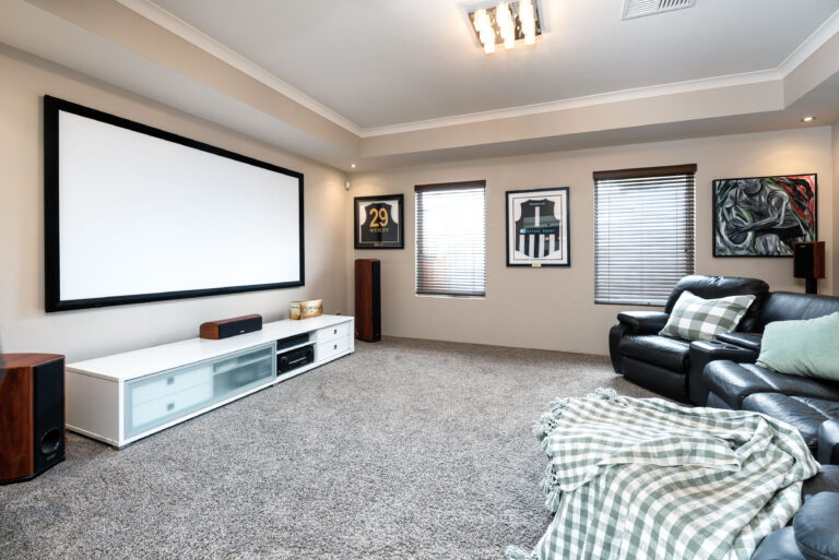 261A Riverton Drive North gallery