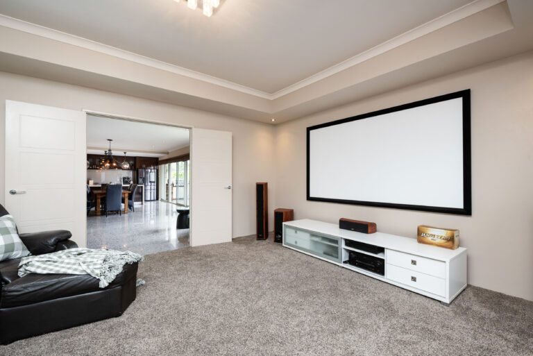 261A Riverton Drive North gallery