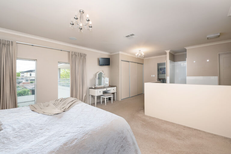 261A Riverton Drive North gallery