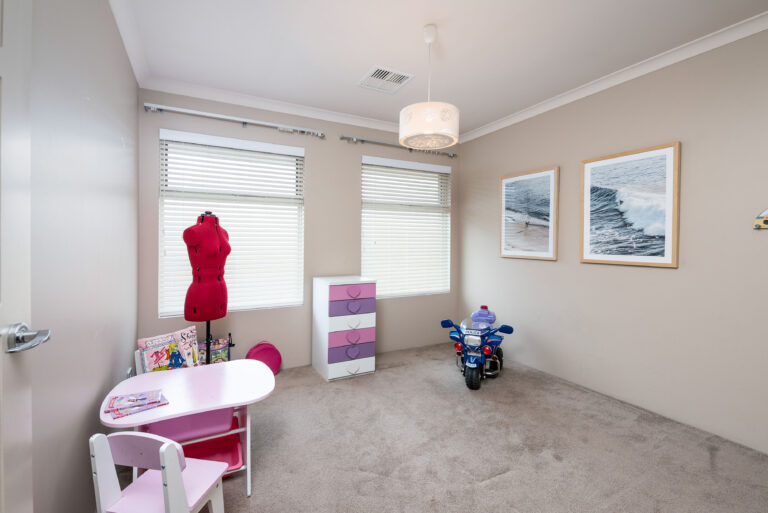 261A Riverton Drive North gallery