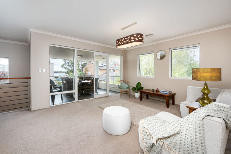 261A Riverton Drive North gallery