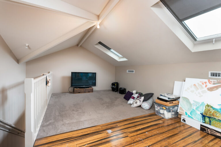 261A Riverton Drive North gallery