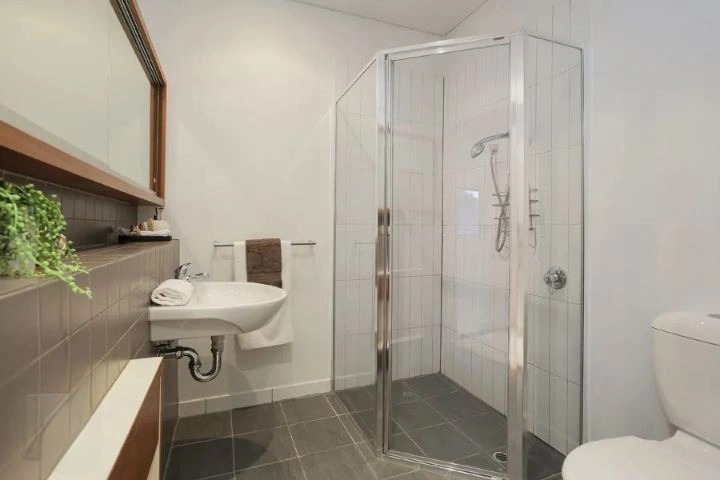 16B Princess Road gallery