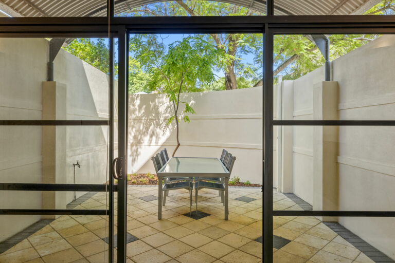 6 Carlton Street gallery