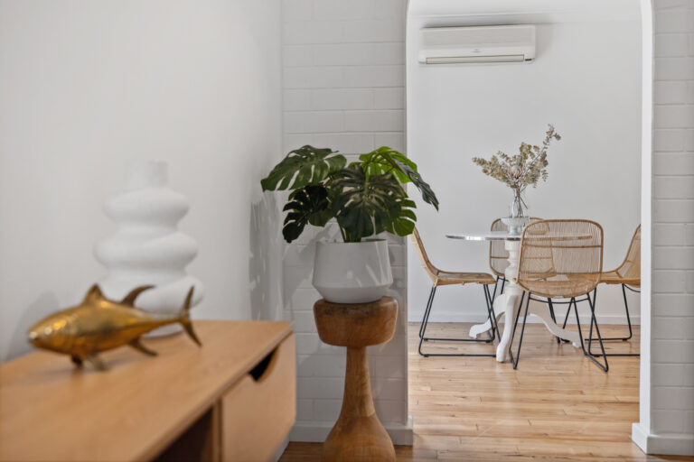 3/6 Wellington Street gallery