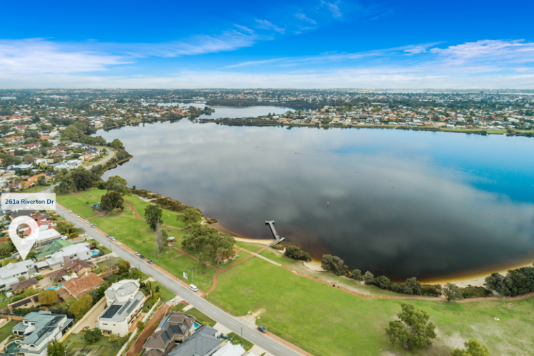 261A Riverton Drive North gallery