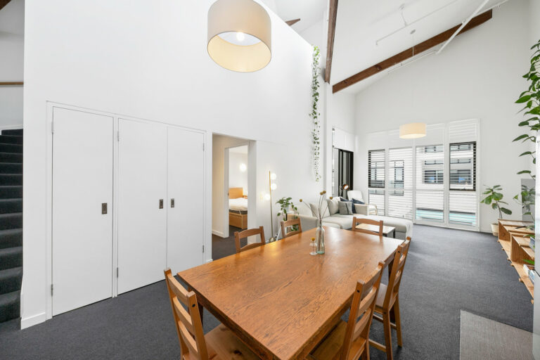 178/51 Beach Street gallery