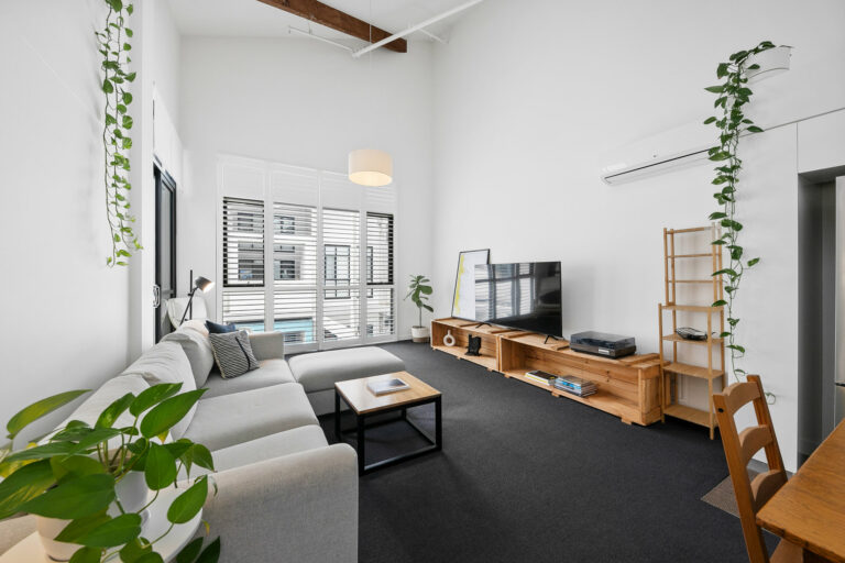 178/51 Beach Street gallery