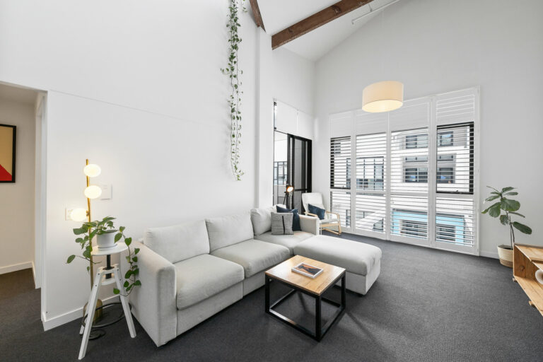 178/51 Beach Street gallery