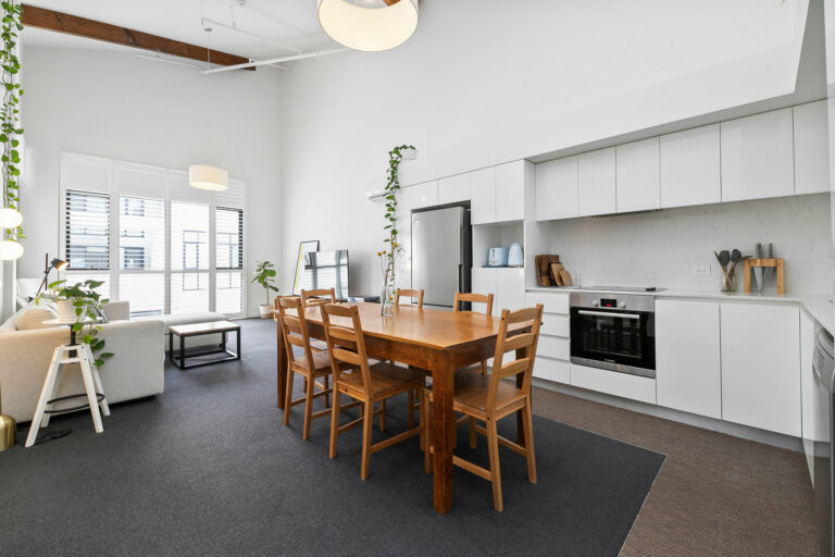 178/51 Beach Street gallery