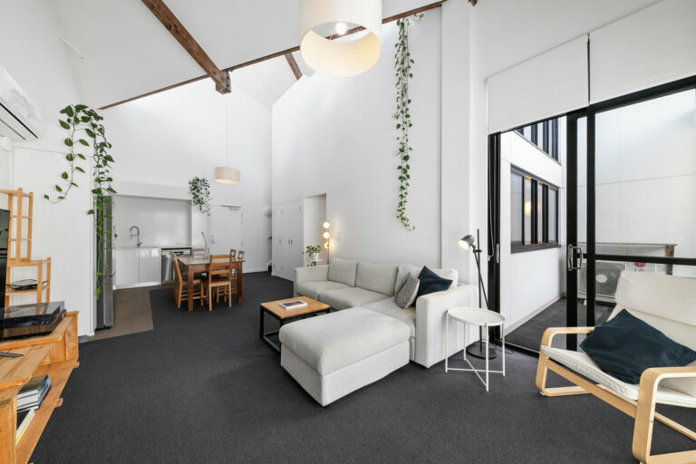 178/51 Beach Street gallery