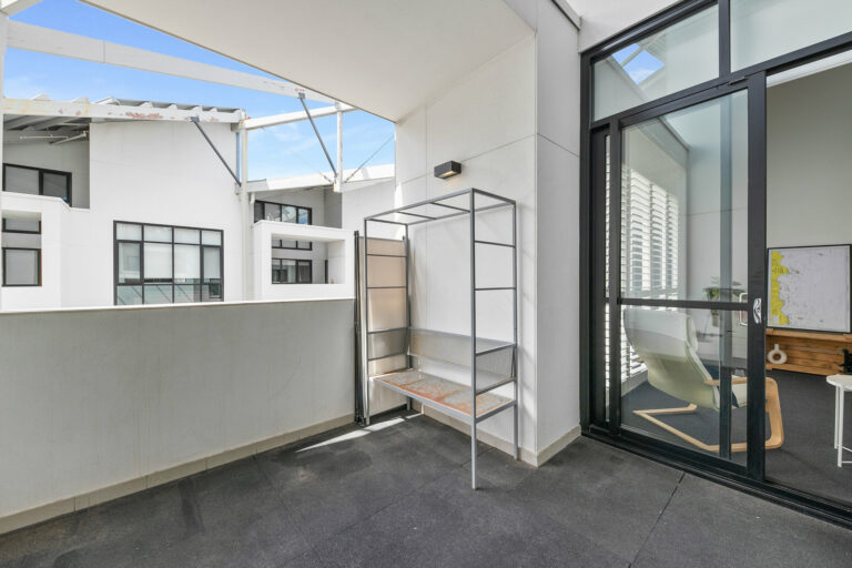 178/51 Beach Street gallery