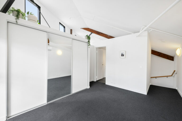 178/51 Beach Street gallery