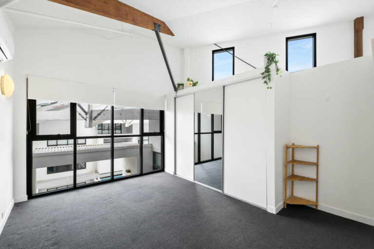 178/51 Beach Street gallery