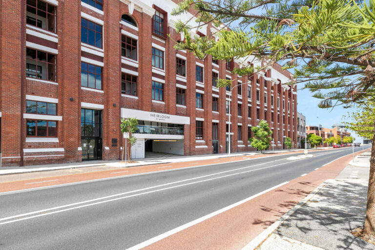 178/51 Beach Street gallery