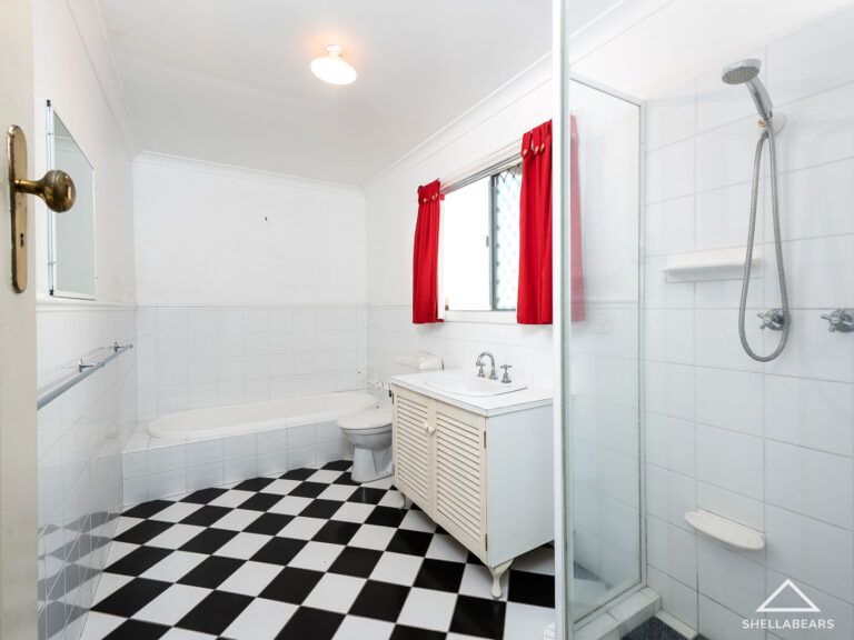 94 Railway Street gallery