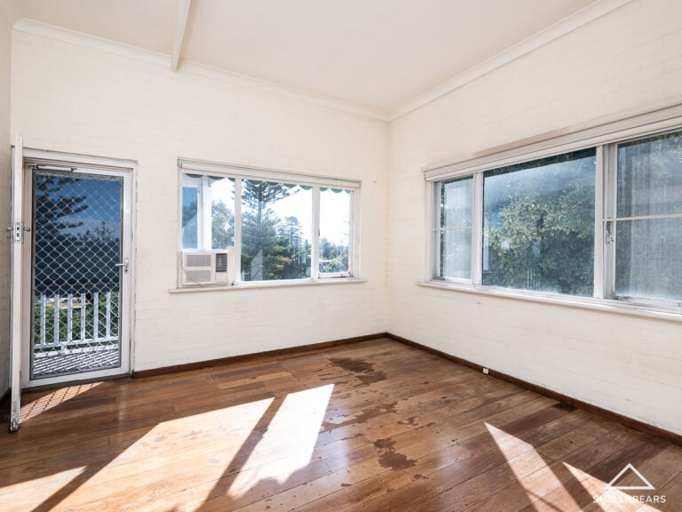 94 Railway Street gallery