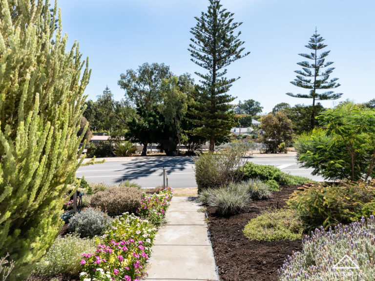 94 Railway Street gallery