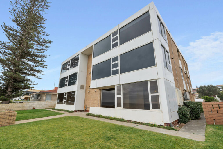 1/76 Marine Parade gallery