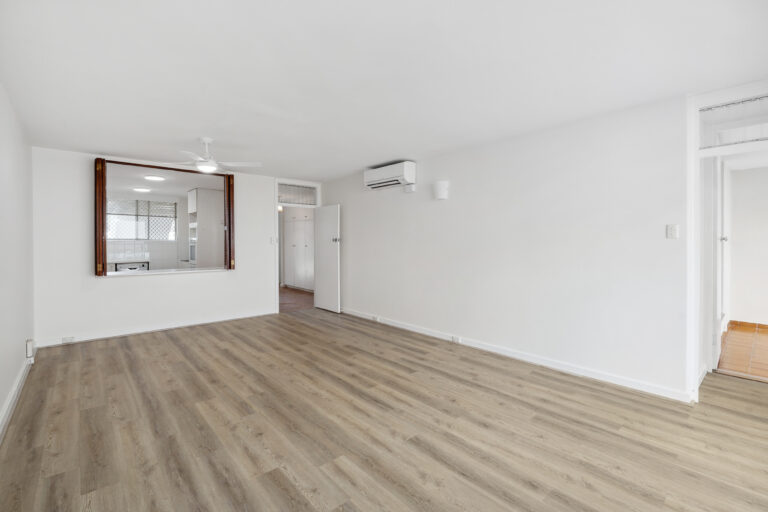 1/76 Marine Parade gallery