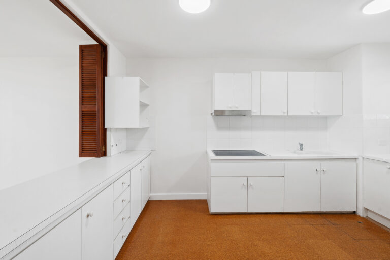 1/76 Marine Parade gallery