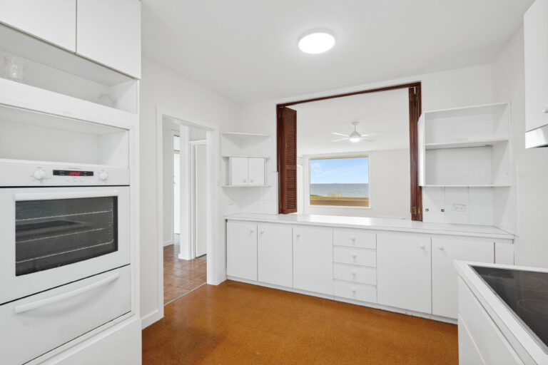 1/76 Marine Parade gallery