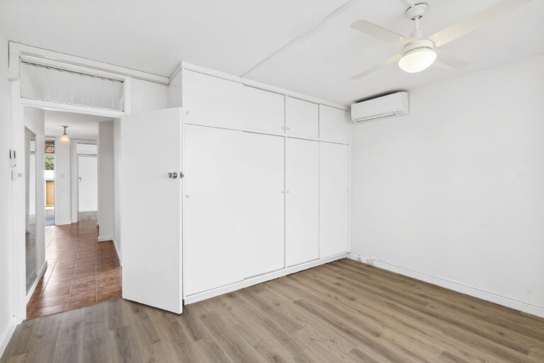 1/76 Marine Parade gallery